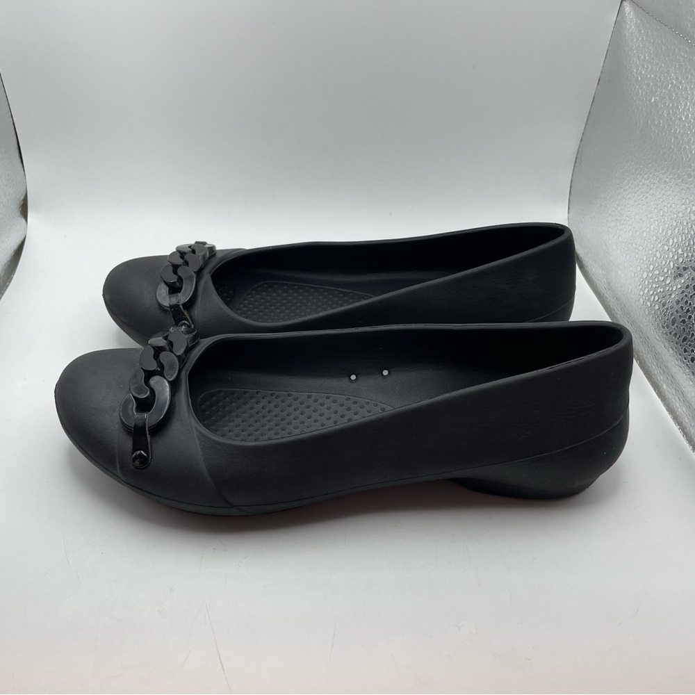 Crocs Gianna black chain link flats size 6